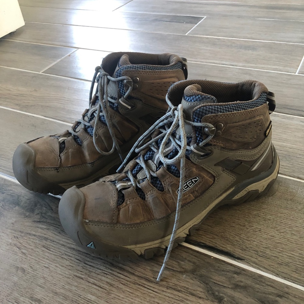 Keen Women’s Hiking Boots Size 9.5